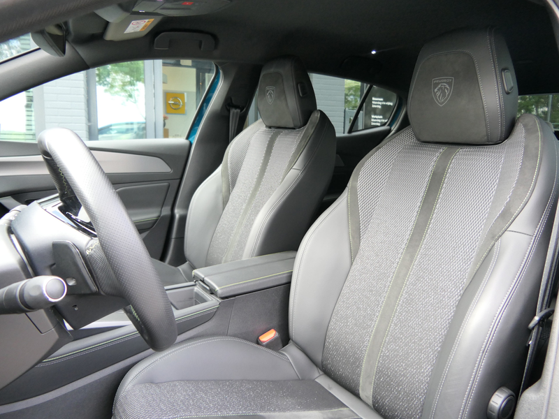 Peugeot 408 1.6 HYbrid 225 EAT8 GT — photo 4
