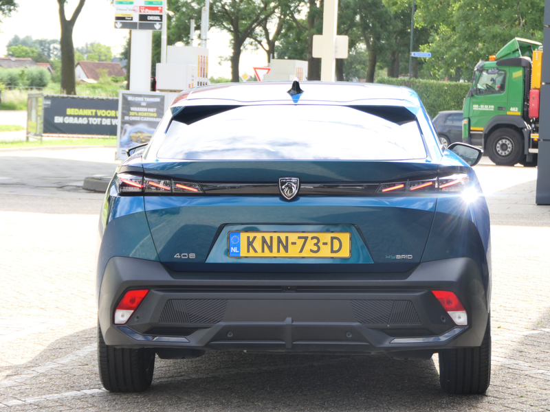 Peugeot 408 1.6 HYbrid 225 EAT8 GT — photo 15