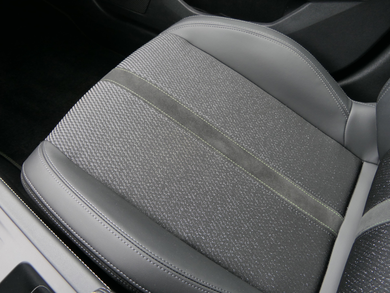 Peugeot 408 1.6 HYbrid 225 EAT8 GT — photo 18