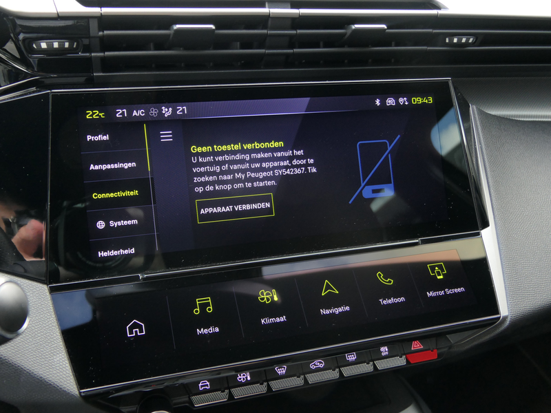 Peugeot 408 1.6 HYbrid 225 EAT8 GT — photo 25