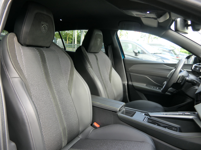 Peugeot 408 1.6 HYbrid 225 EAT8 GT — photo 19