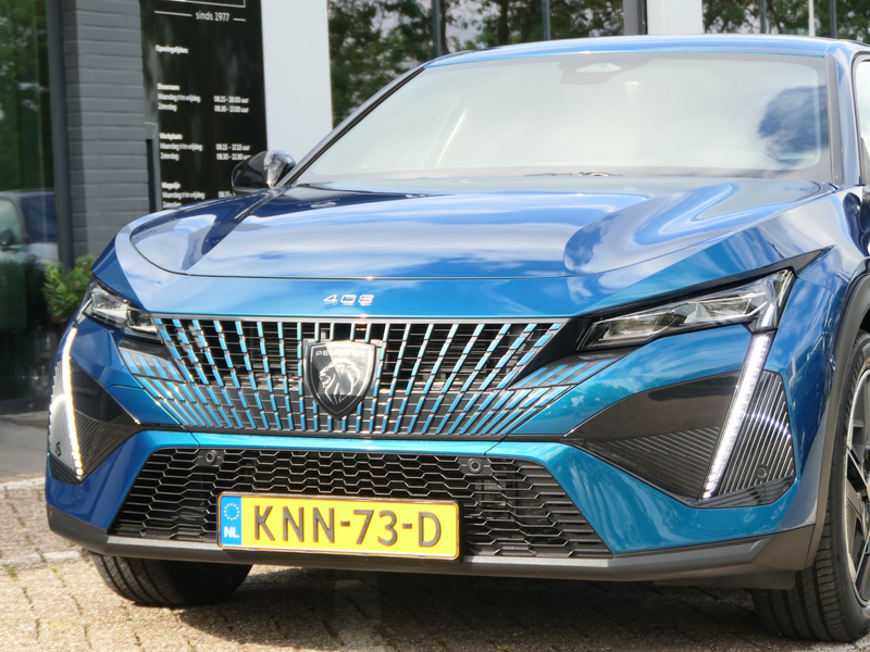 Peugeot 408 1.6 HYbrid 225 EAT8 GT — photo 13