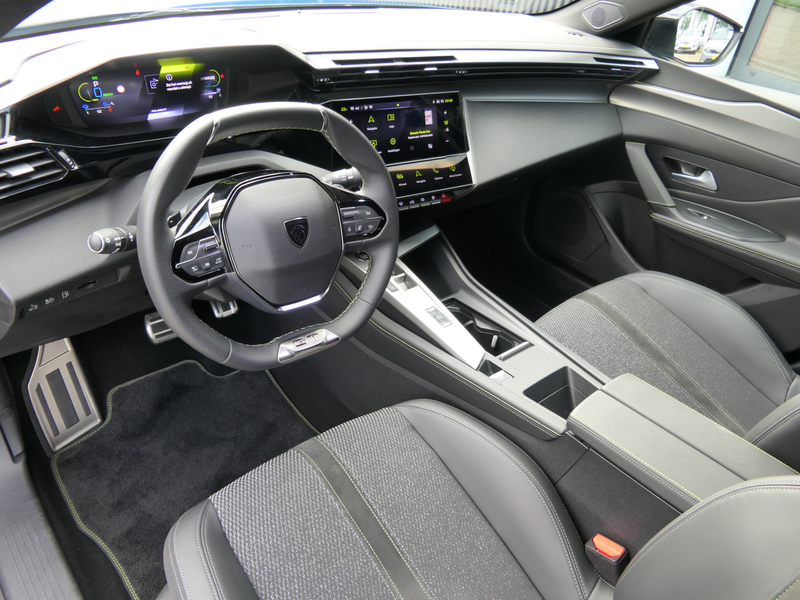 Peugeot 408 1.6 HYbrid 225 EAT8 GT — photo 3