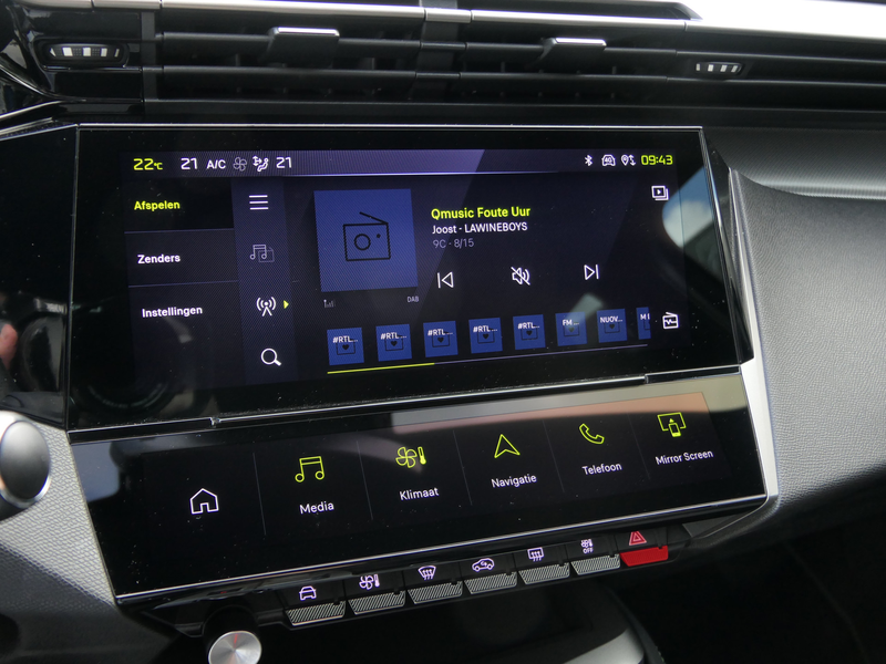 Peugeot 408 1.6 HYbrid 225 EAT8 GT — photo 23