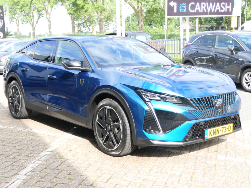 Peugeot 408 1.6 HYbrid 225 EAT8 GT — photo 8