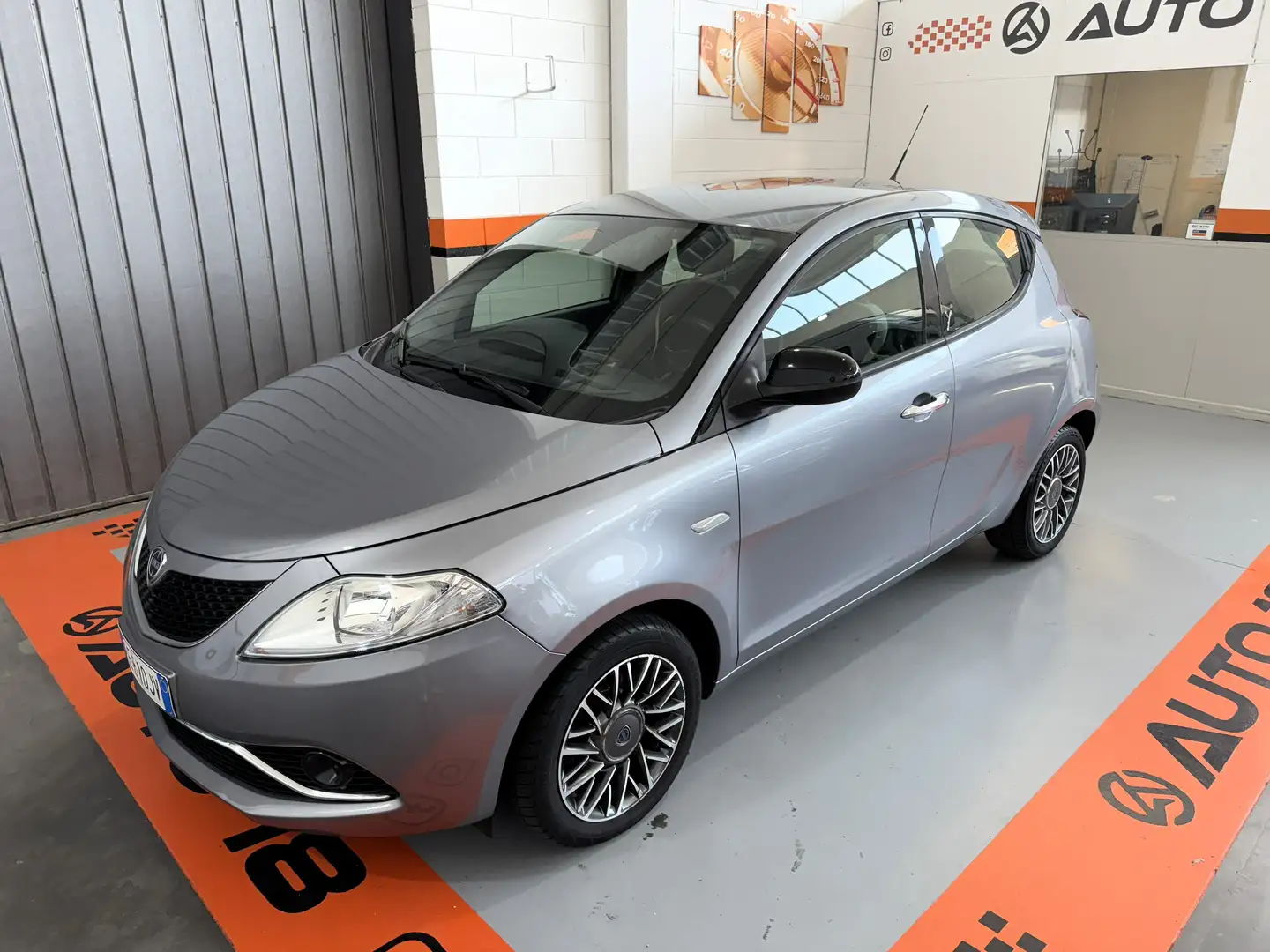 Lancia Ypsilon 1.2 69 CV 5 porte Platinum Gri - 1