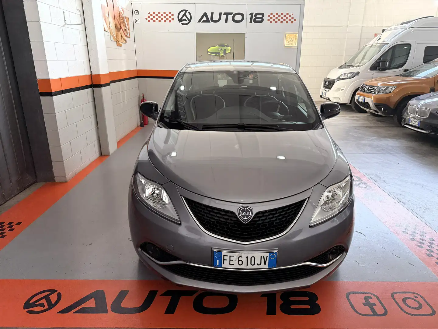 Lancia Ypsilon 1.2 69 CV 5 porte Platinum Grigio - 2