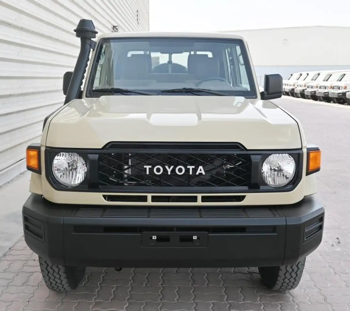Toyota Land Cruiser GRJ 79 MY 2025 - 4.0 V6 AUTOMATICO EURO 6 Beige - 2