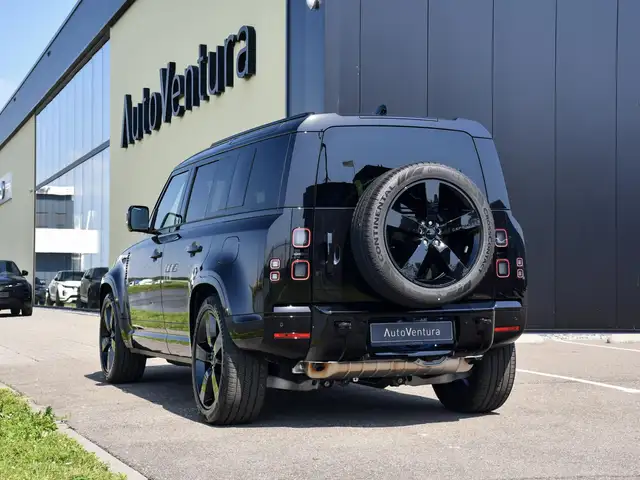 Land Rover Defender view 4