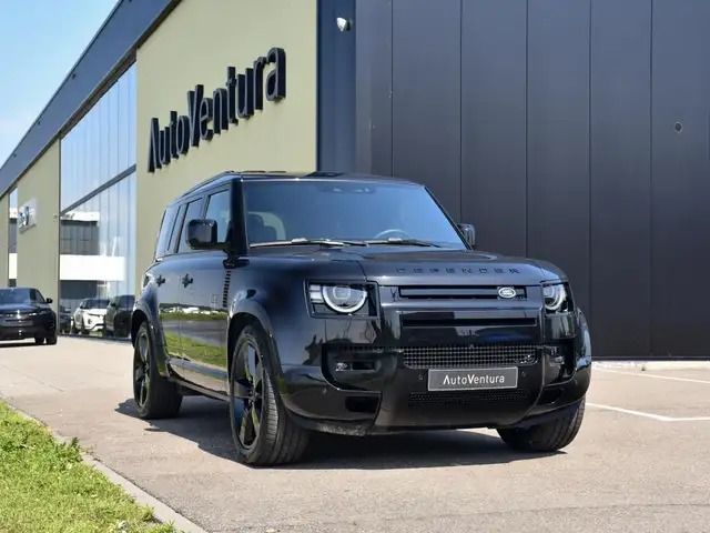 Land Rover Defender view 3