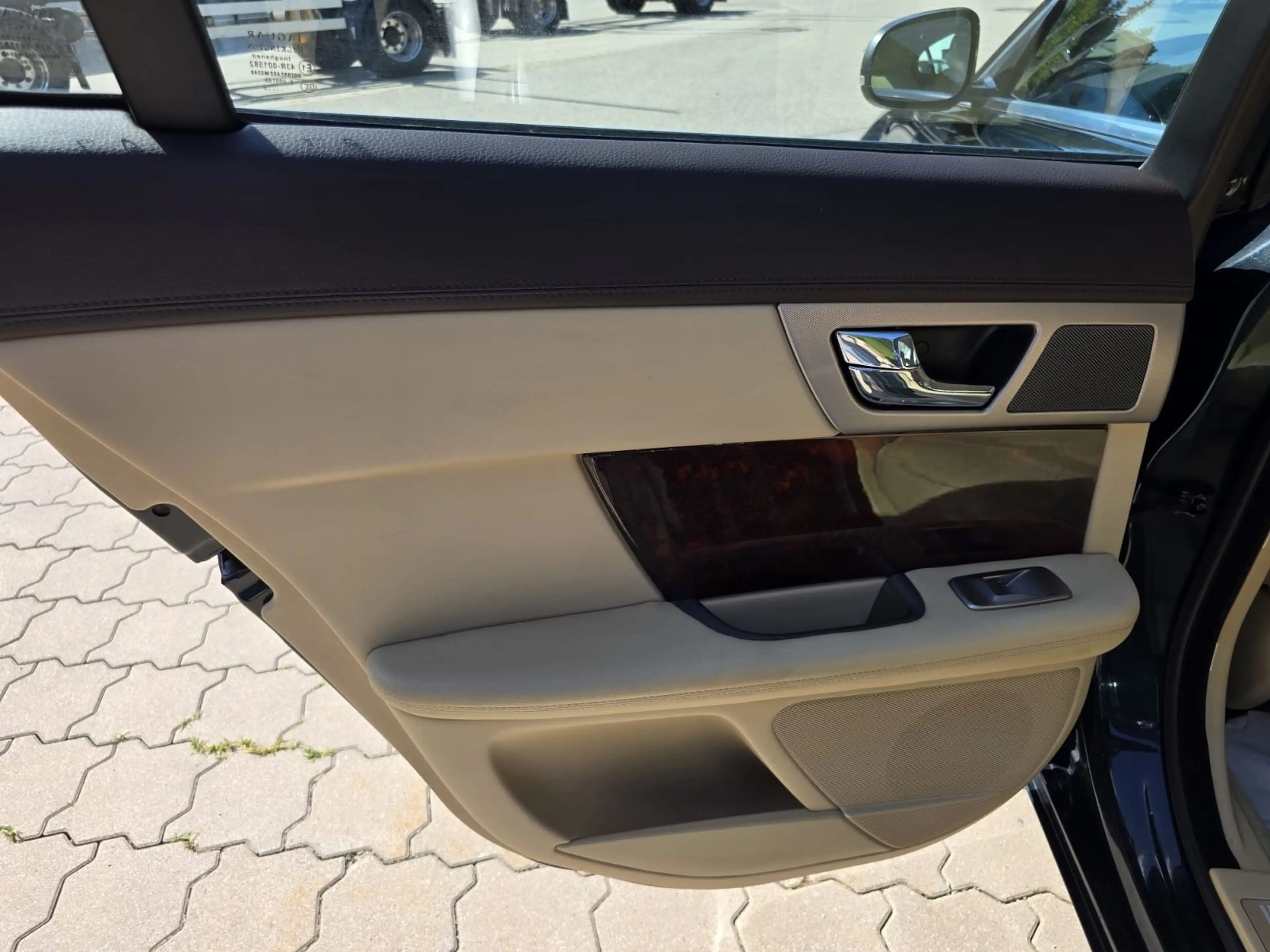 Jaguar XF 3.0 V6 Diesel S Luxury — photo 27