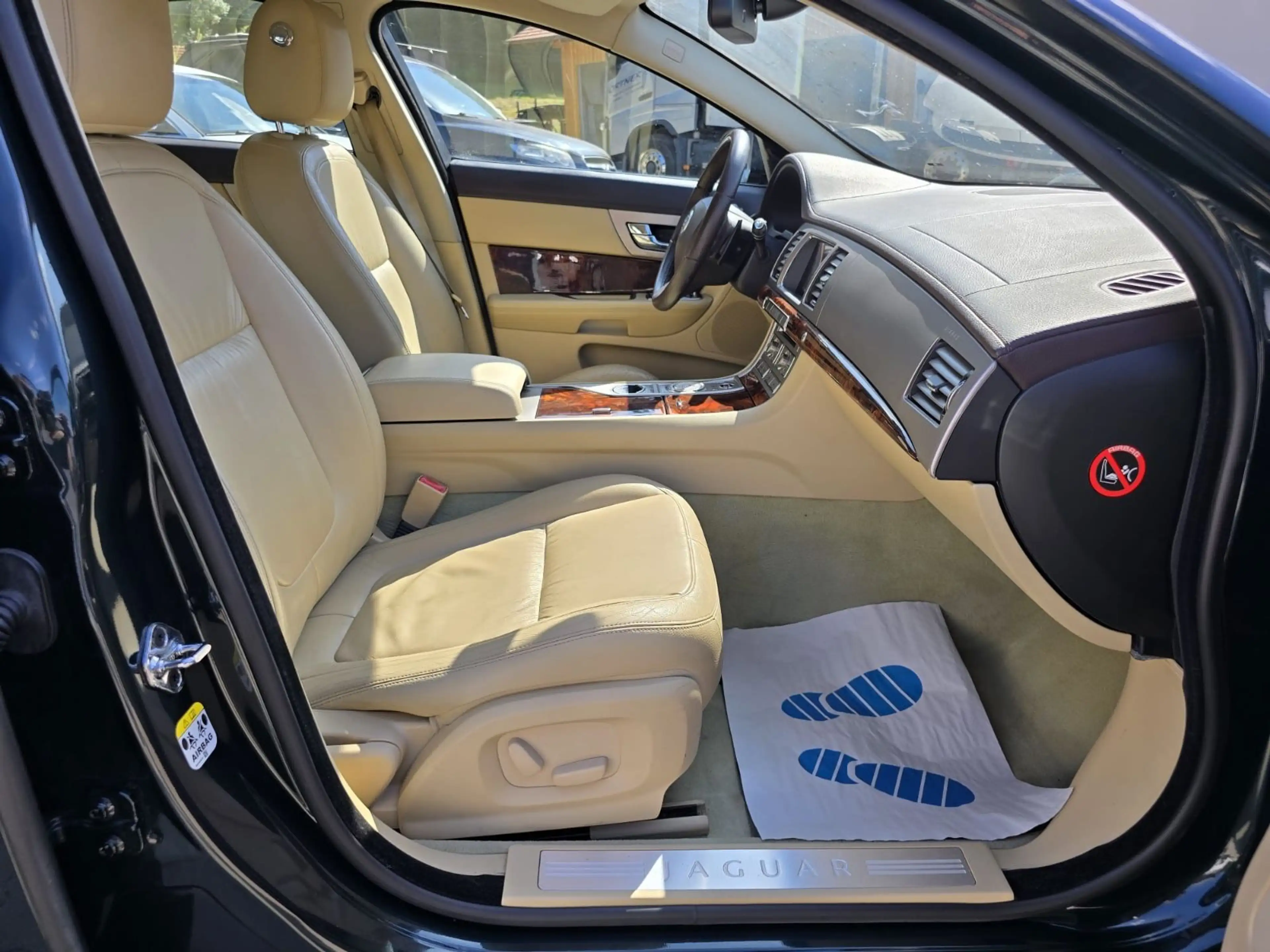 Jaguar XF 3.0 V6 Diesel S Luxury — photo 31