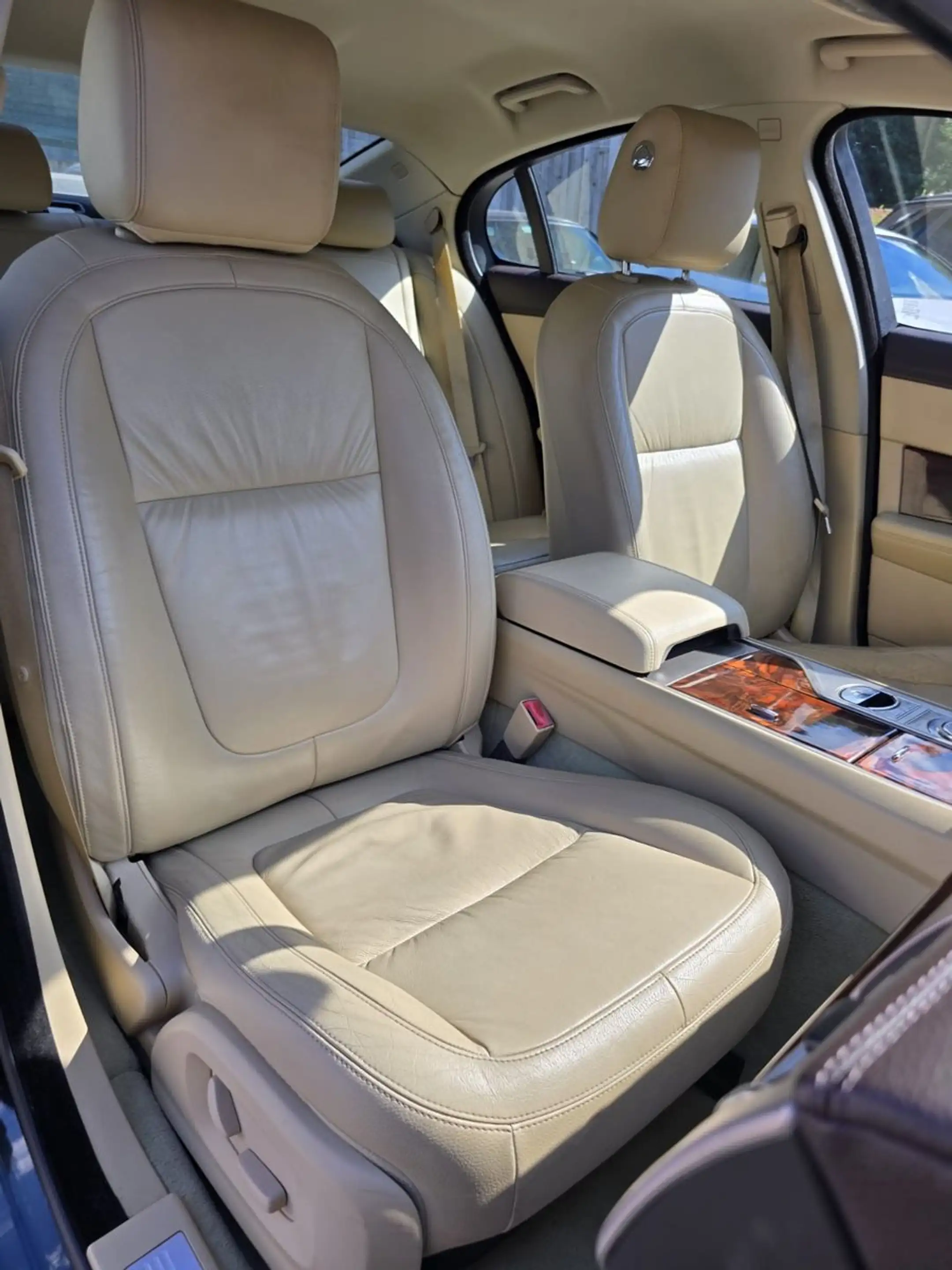 Jaguar XF 3.0 V6 Diesel S Luxury — photo 32