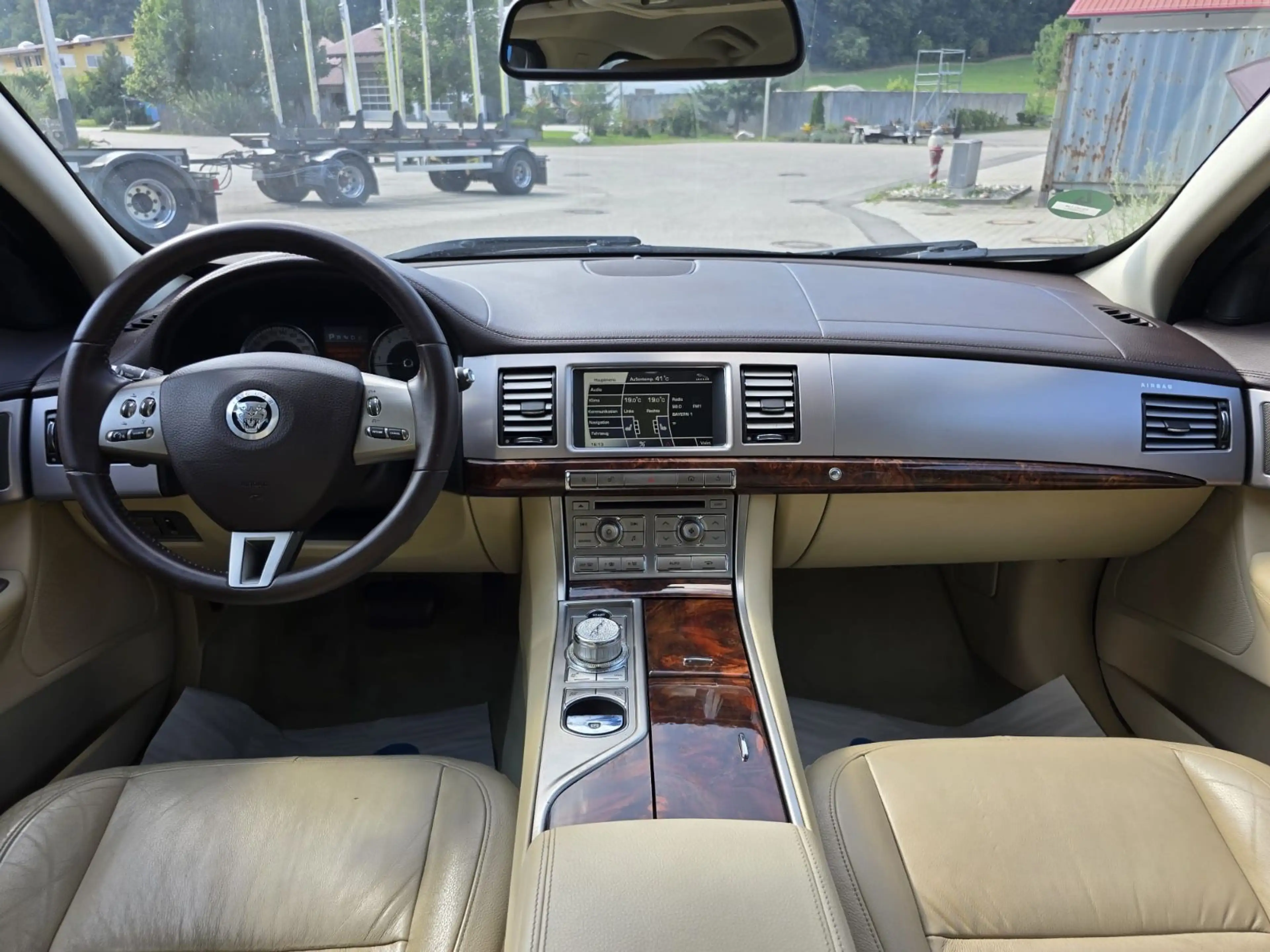 Jaguar XF 3.0 V6 Diesel S Luxury — photo 18