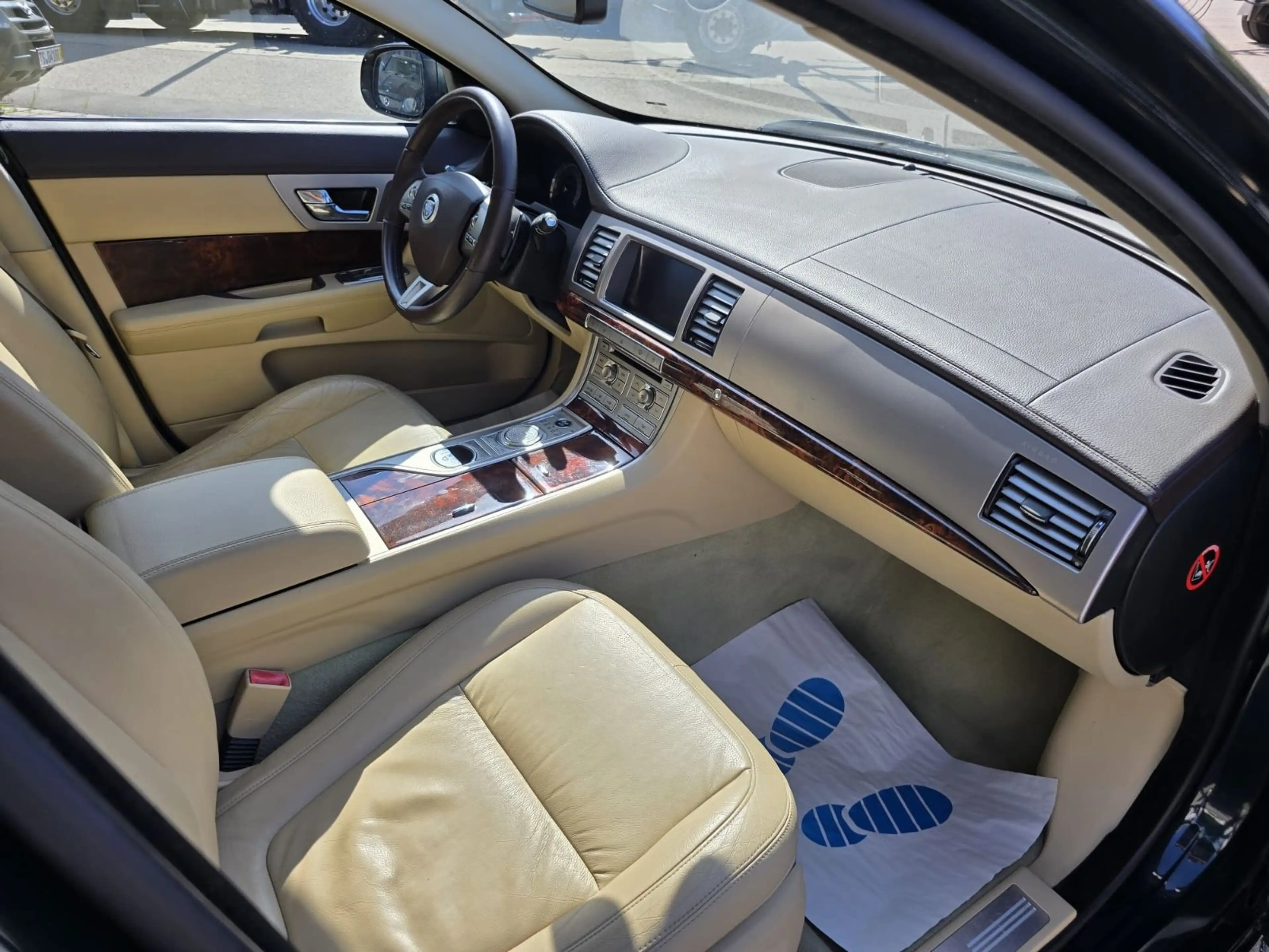 Jaguar XF 3.0 V6 Diesel S Luxury — photo 30