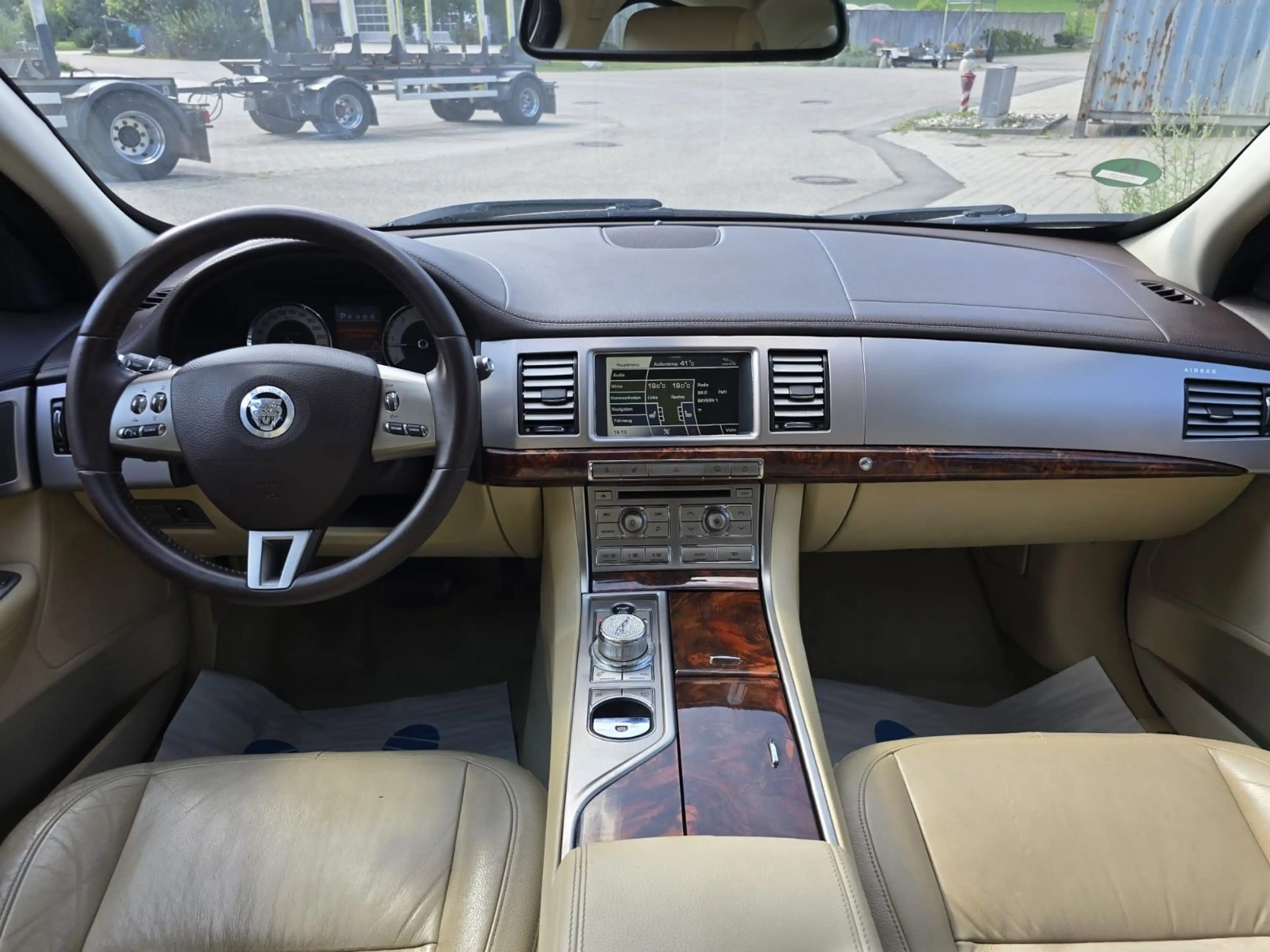 Jaguar XF 3.0 V6 Diesel S Luxury — photo 16