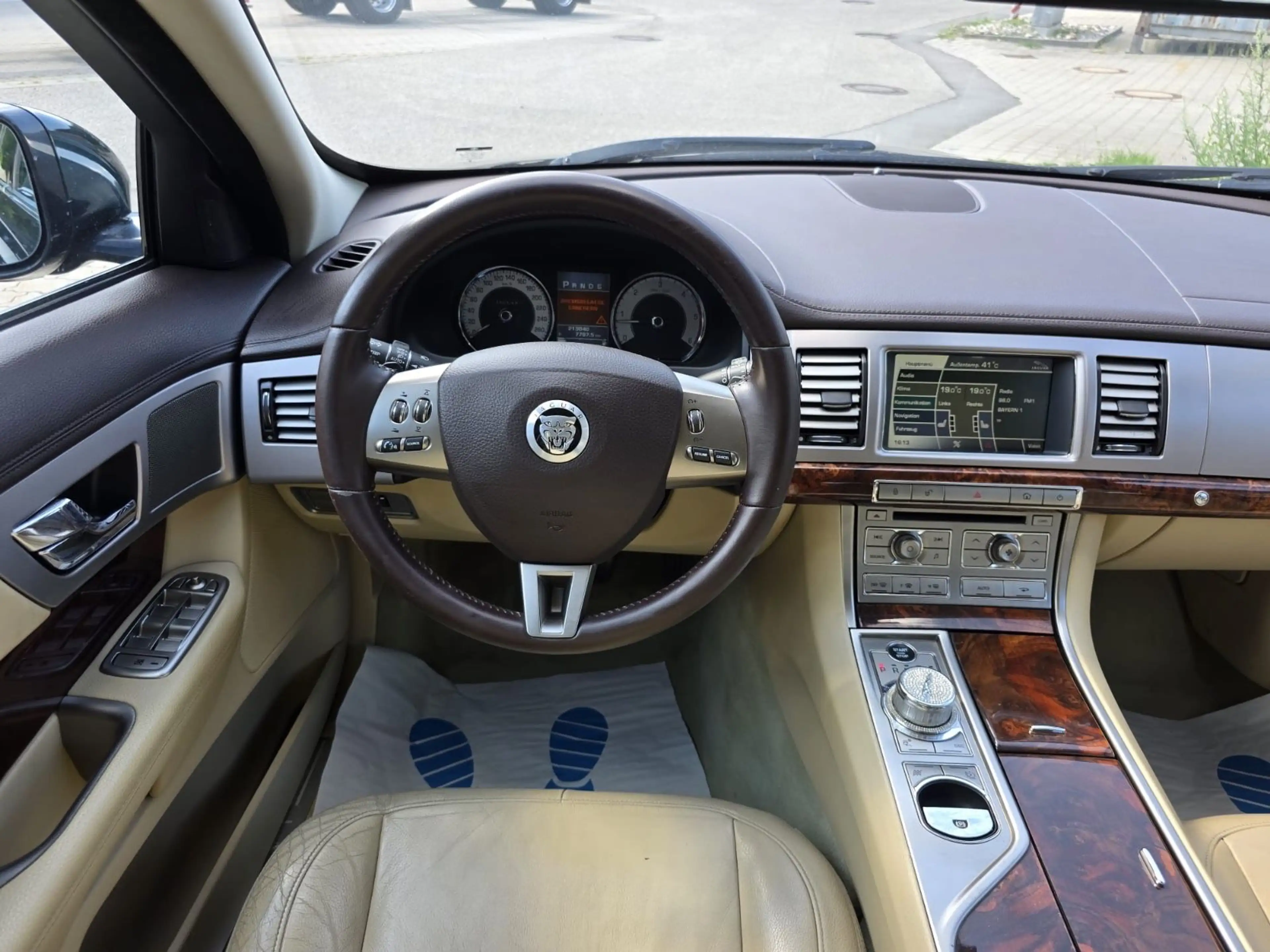 Jaguar XF 3.0 V6 Diesel S Luxury — photo 22