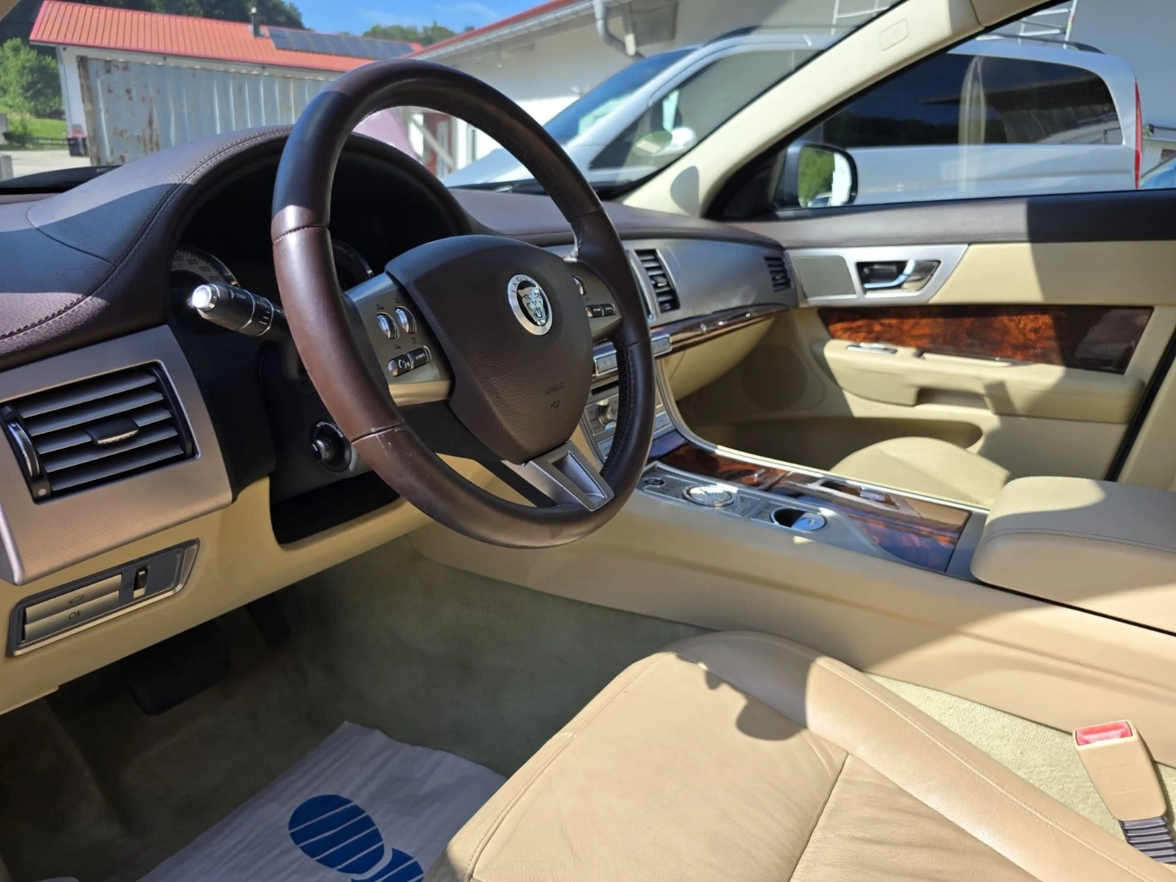 Jaguar XF 3.0 V6 Diesel S Luxury — photo 17