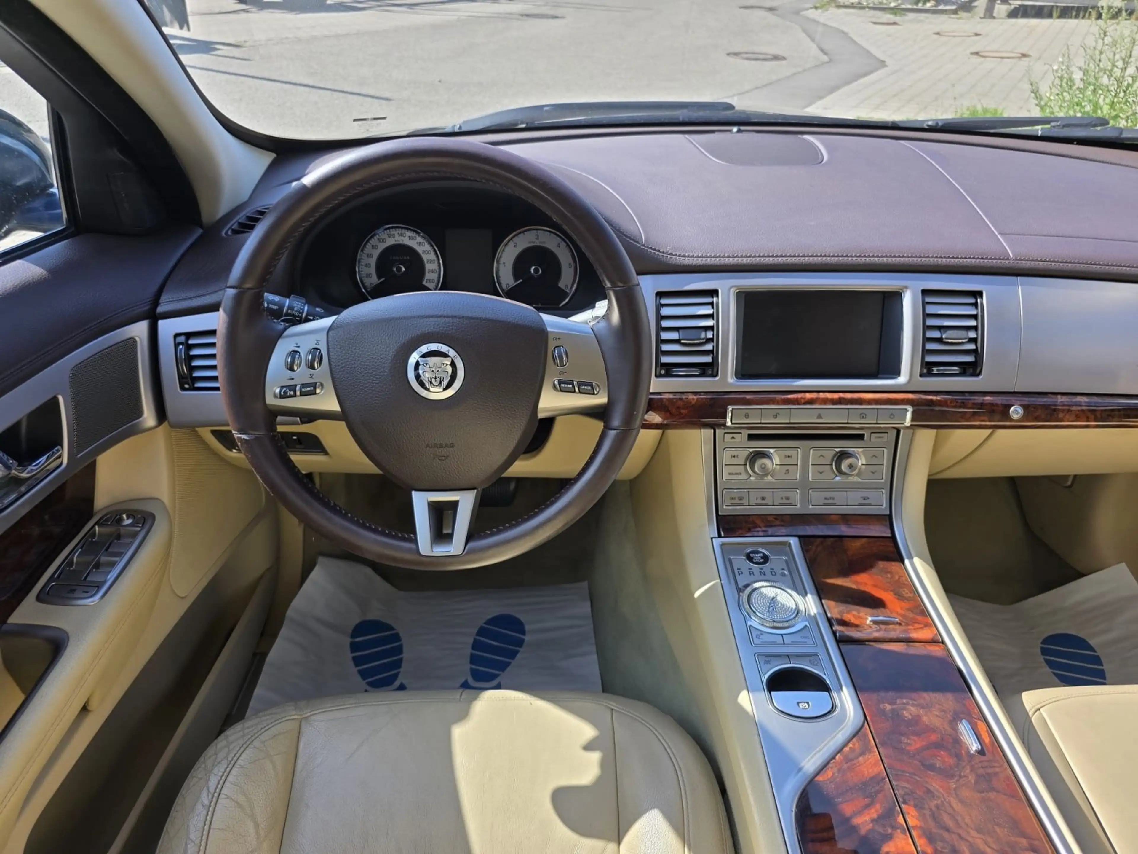 Jaguar XF 3.0 V6 Diesel S Luxury — photo 14