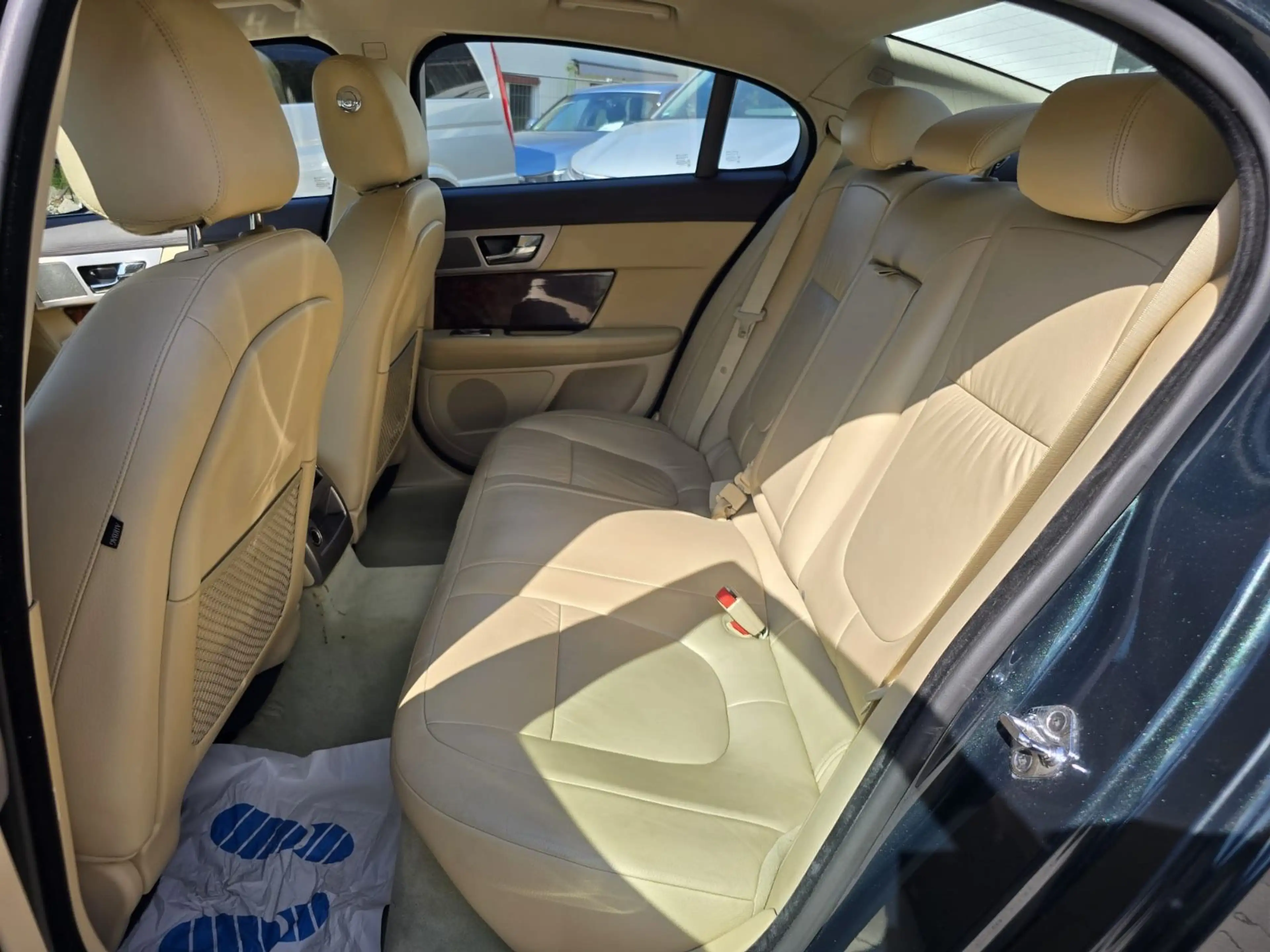 Jaguar XF 3.0 V6 Diesel S Luxury — photo 12