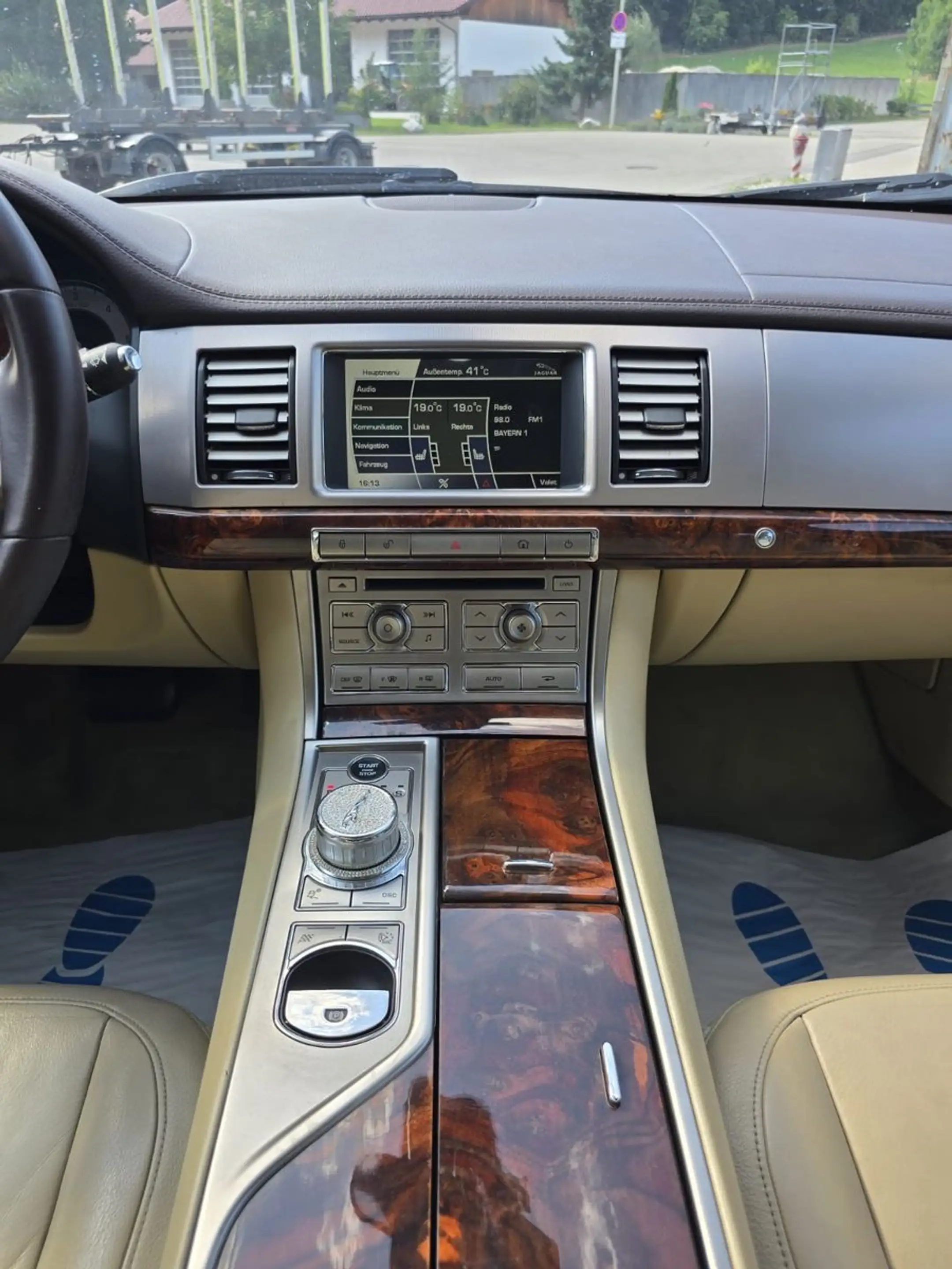 Jaguar XF 3.0 V6 Diesel S Luxury — photo 19