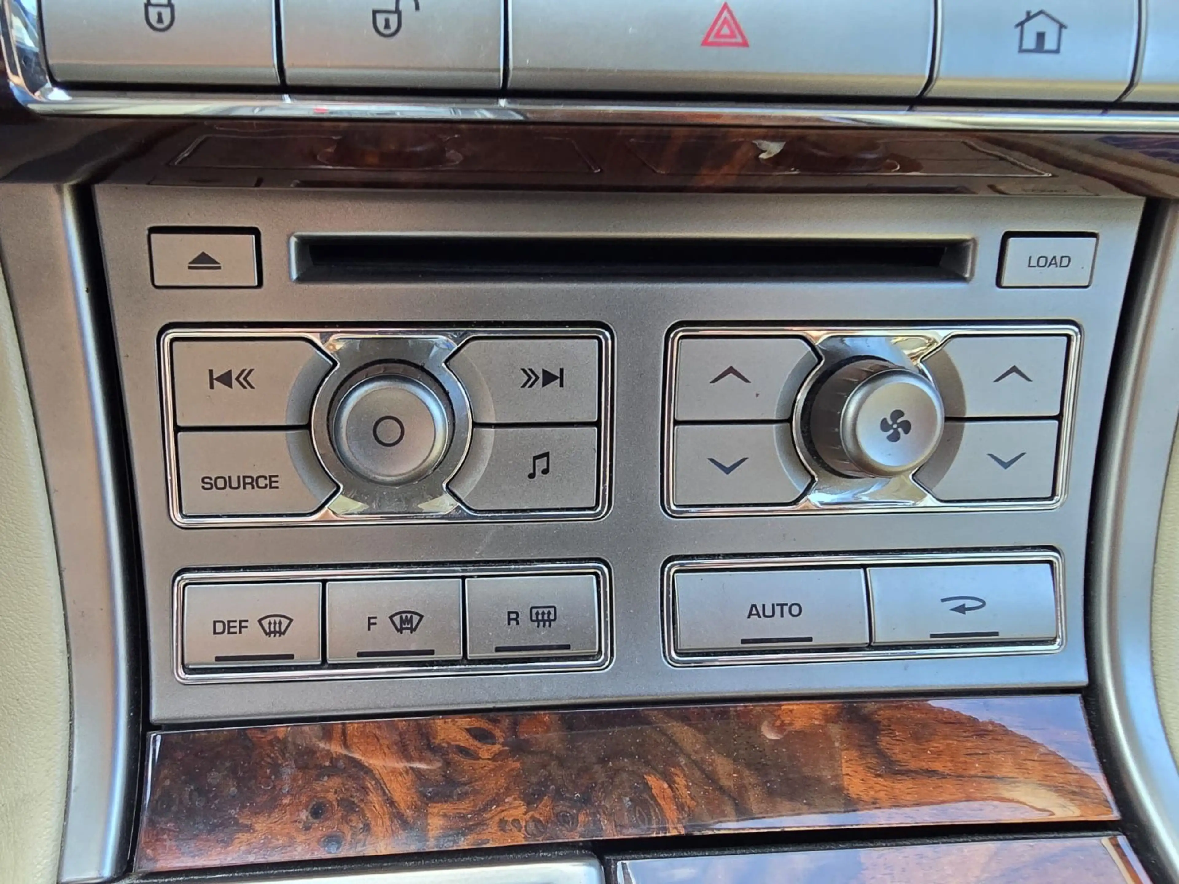 Jaguar XF 3.0 V6 Diesel S Luxury — photo 24