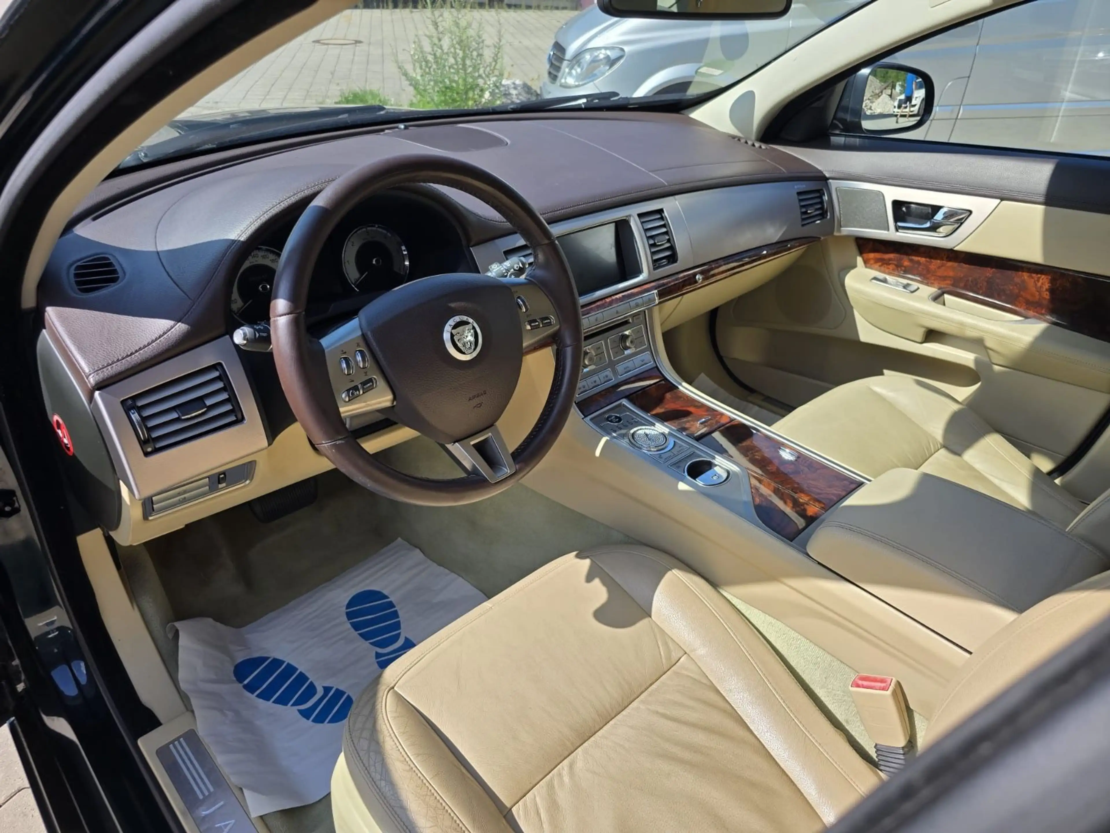 Jaguar XF 3.0 V6 Diesel S Luxury — photo 13