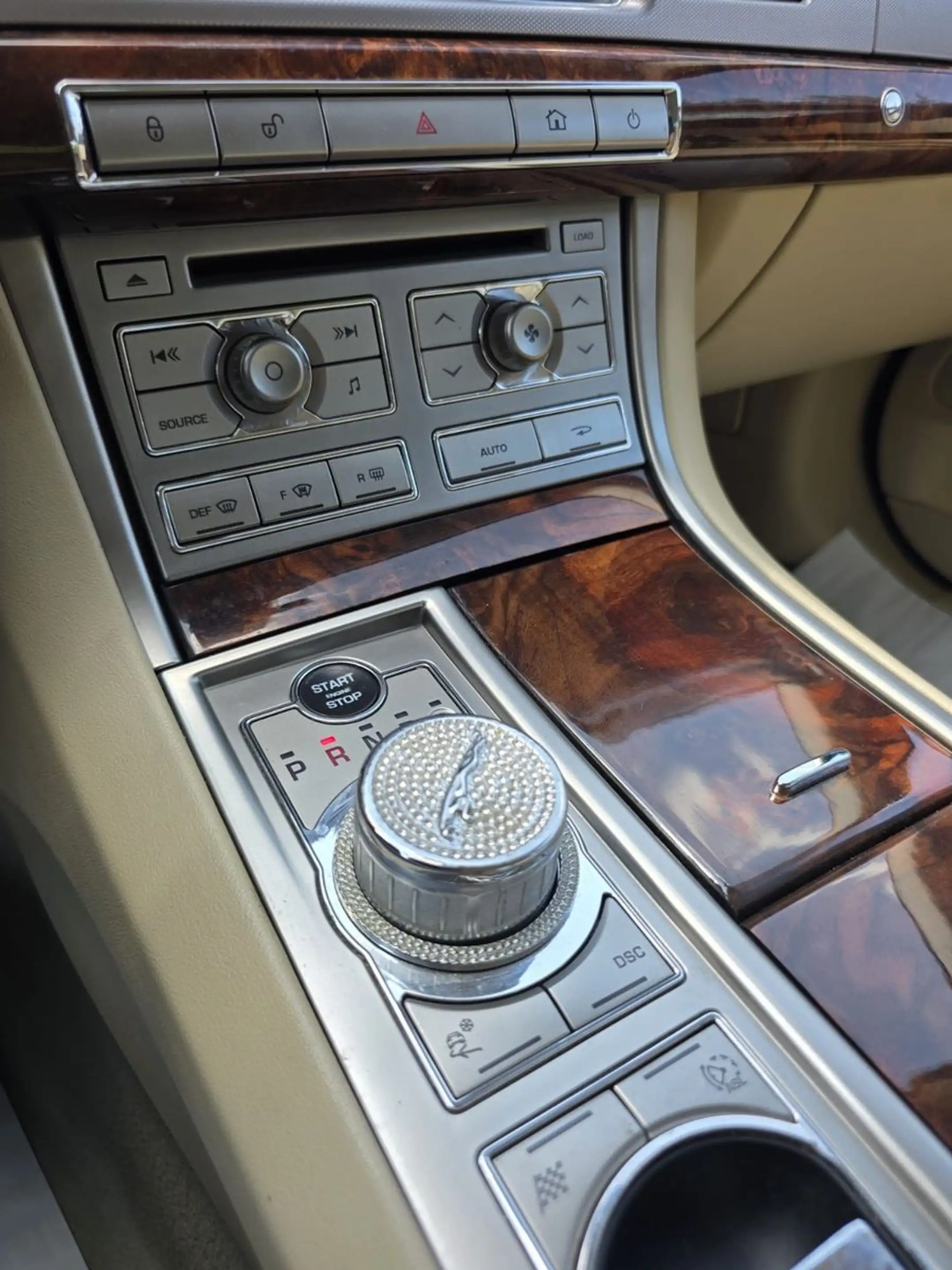 Jaguar XF 3.0 V6 Diesel S Luxury — photo 25