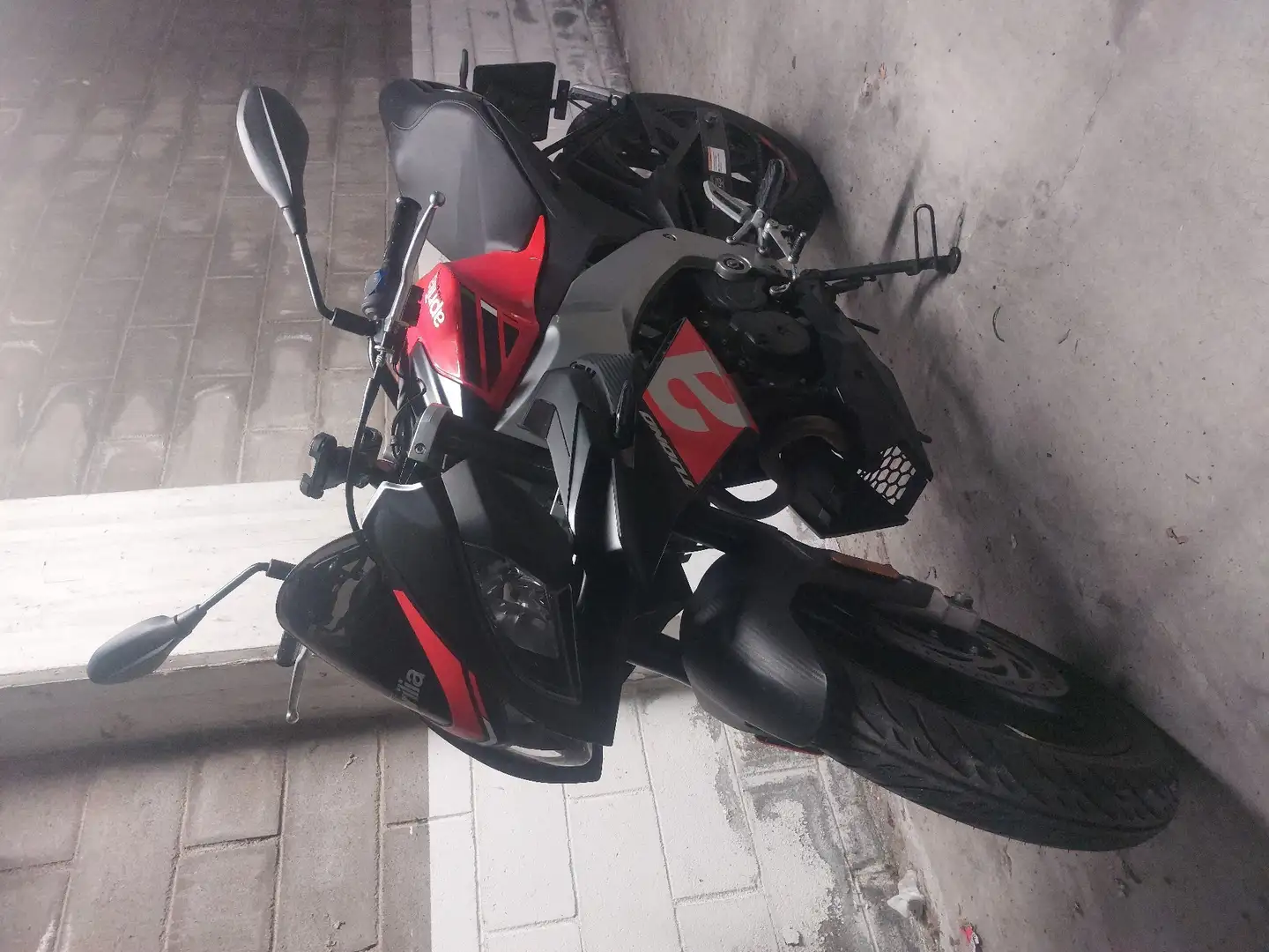 Aprilia Tuono ABS Roşu - 2