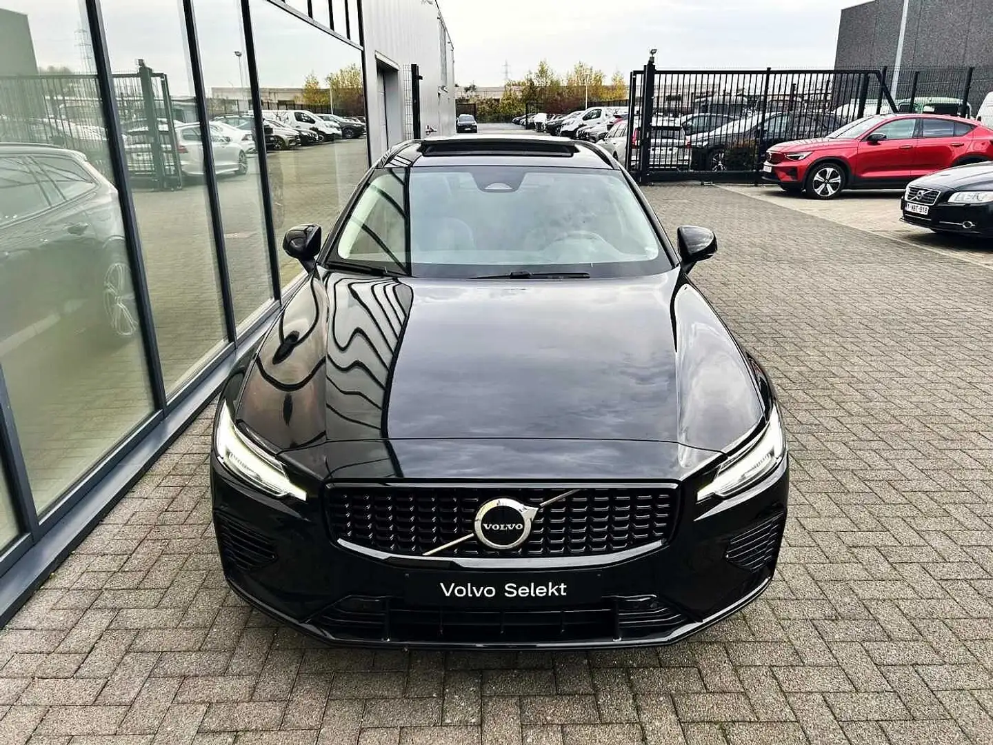 Volvo V60 T6 AWD Plug-in hybrid, Électrique/essence Noir - 2
