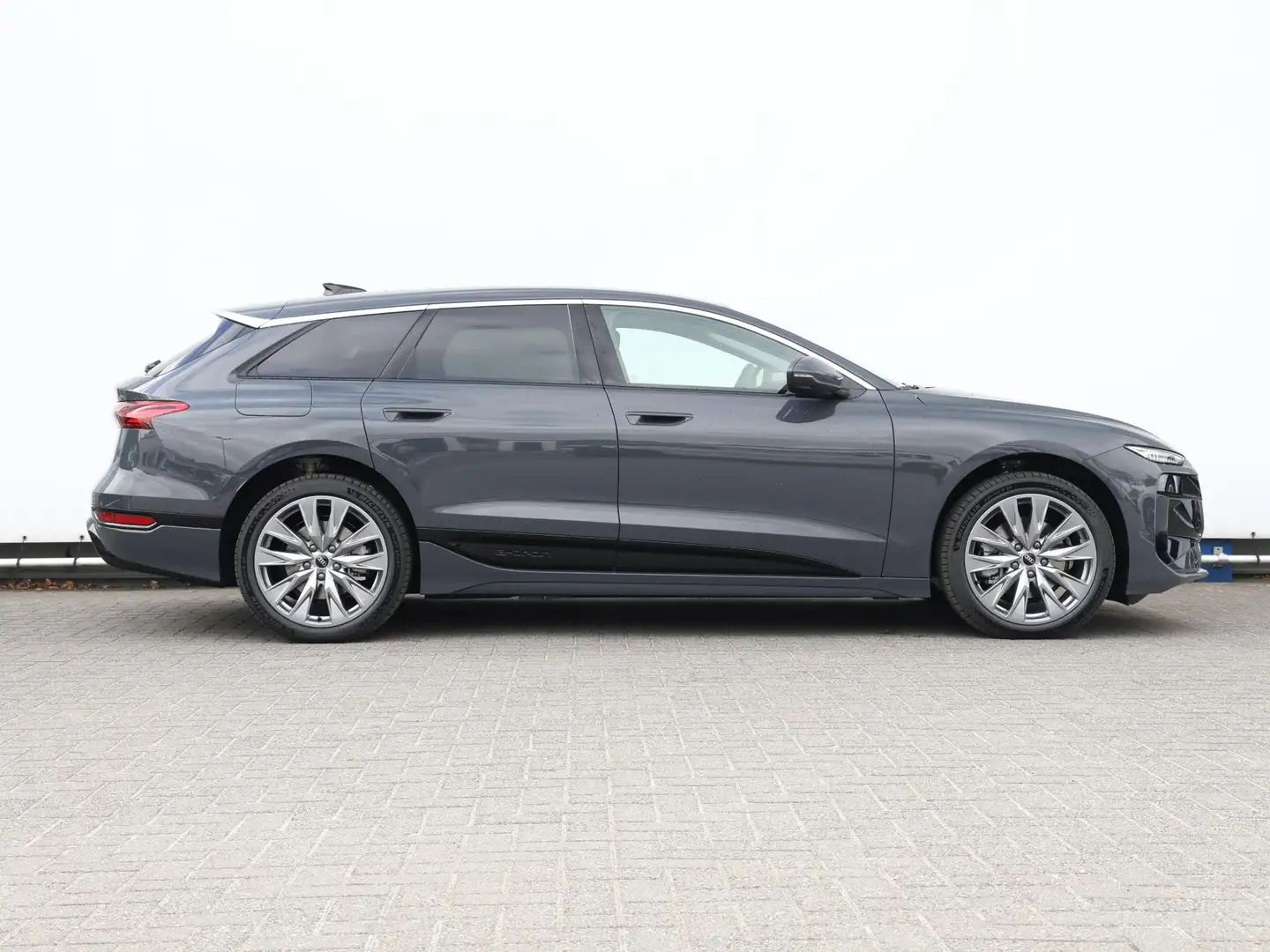 Audi A6 Avant Edition e-tron 83 kWh 210 kW / 286 PK Avant Gri - 2