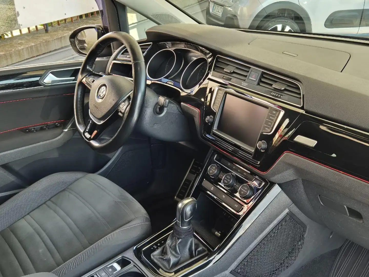 Volkswagen Touran 2.0 TDI 150 CV DSG Executive BMT Bianco - 2