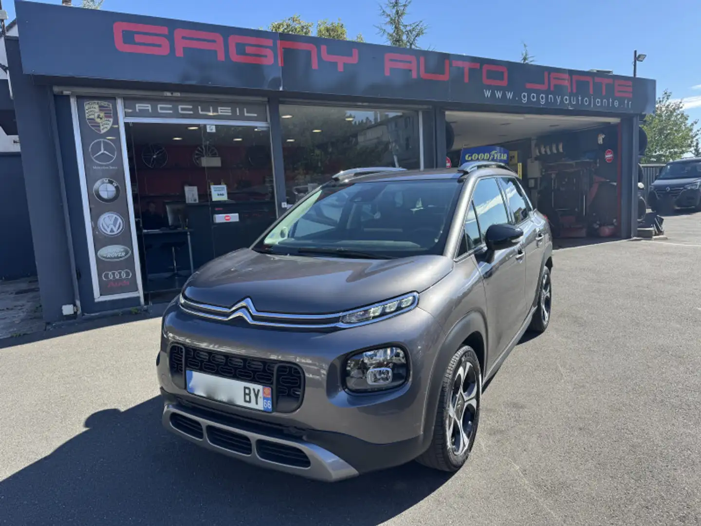 Citroen C3 Aircross PURETECH 110CH S\u0026S SHINE E6.D Grau - 1