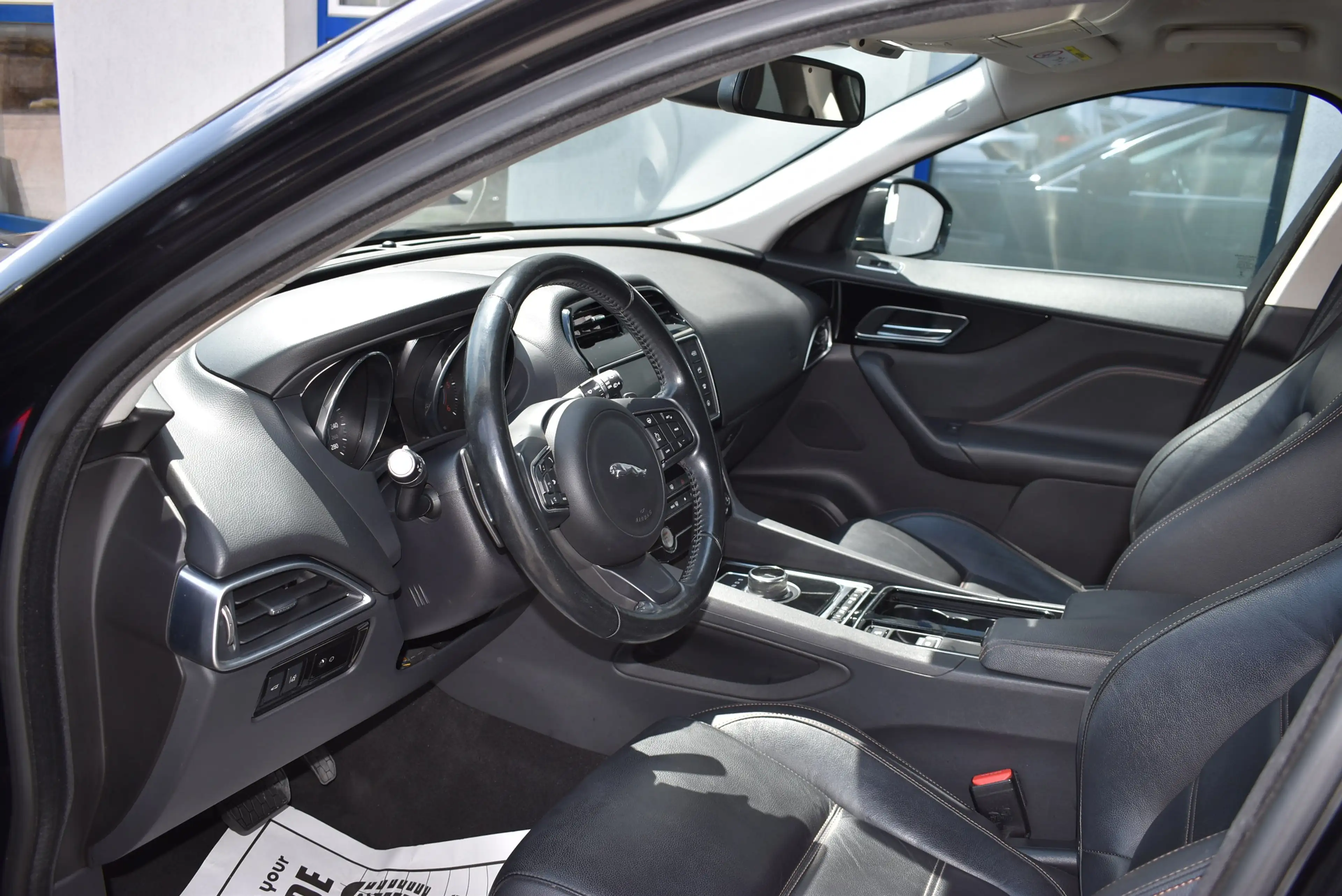 Jaguar F-Pace Prestige AWD — photo 11
