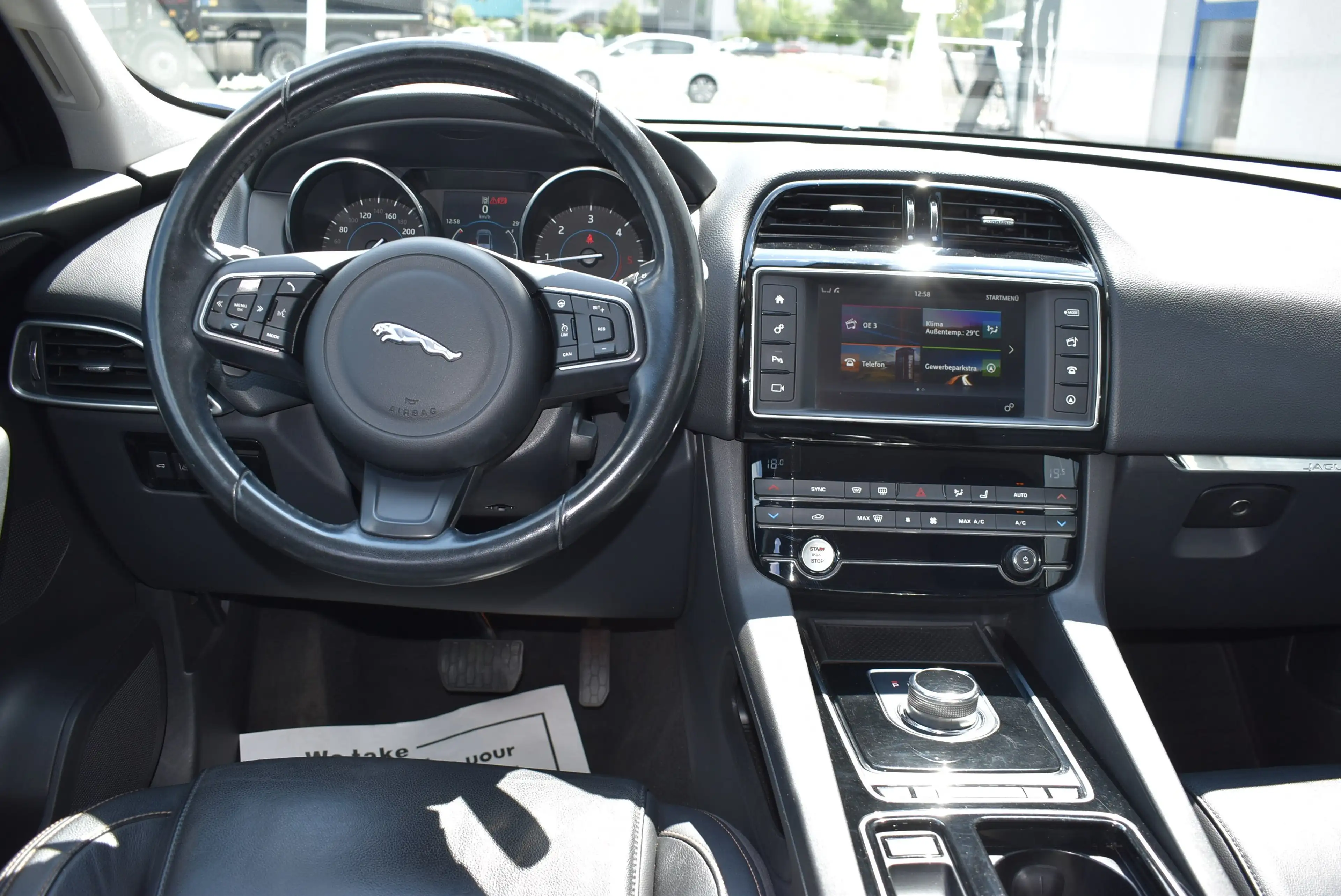 Jaguar F-Pace Prestige AWD — photo 9