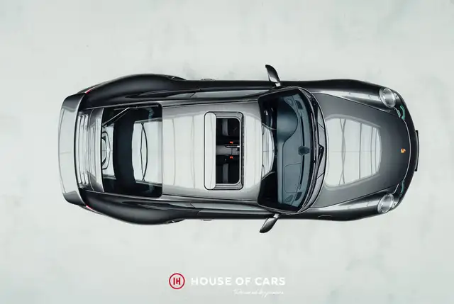 Porsche 911 view 5