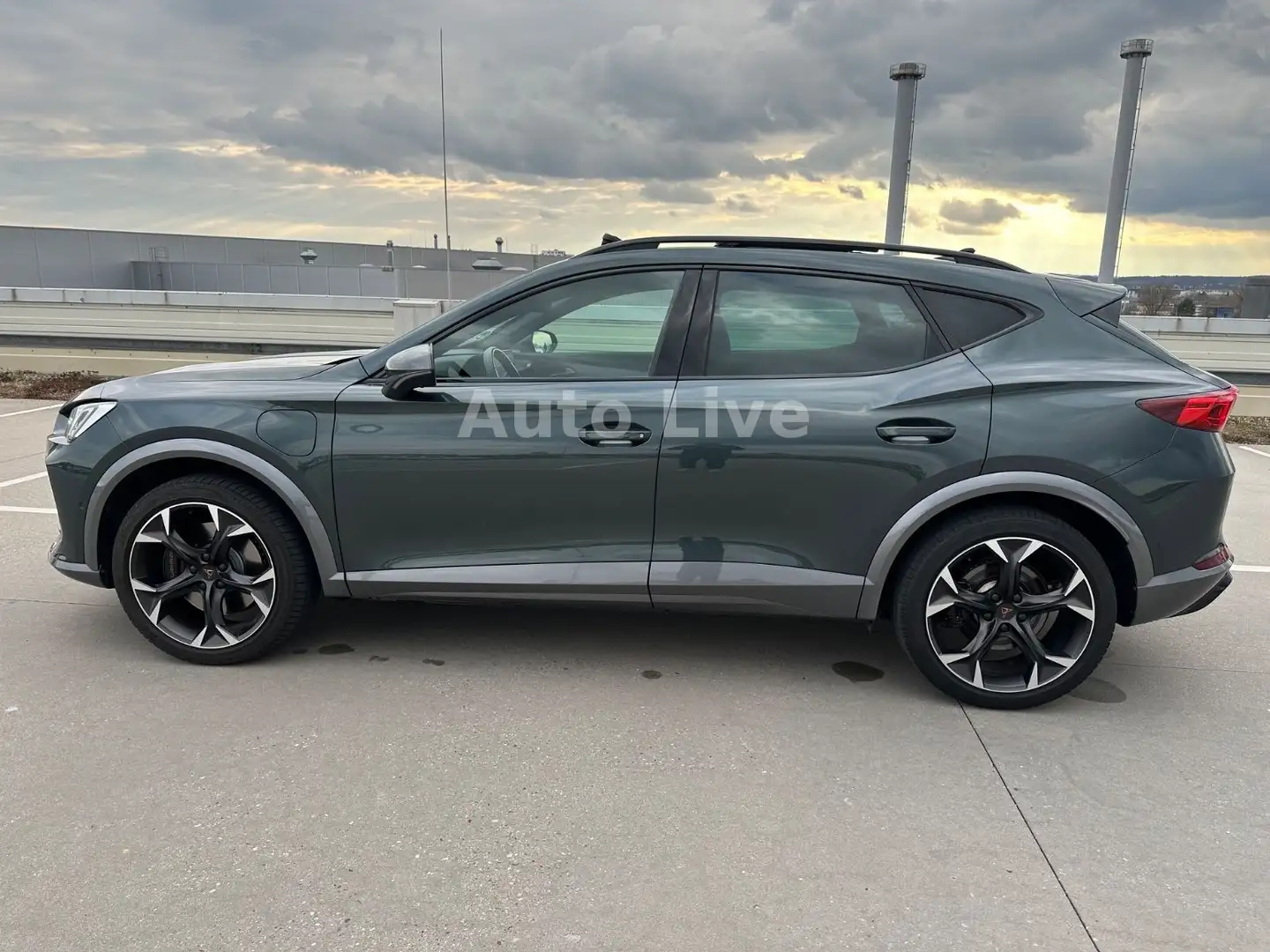 CUPRA Formentor 1.4 e-HYBRID*VZ*DSG*PANO*LED*VIRTU*VOL Grau - 2