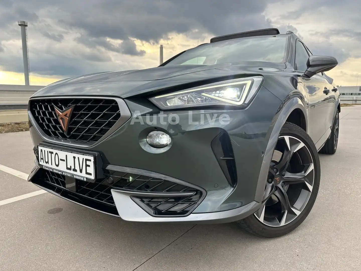 CUPRA Formentor 1.4 e-HYBRID*VZ*DSG*PANO*LED*VIRTU*VOL Grau - 1