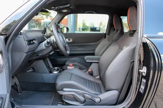 Mini Hatch view 10