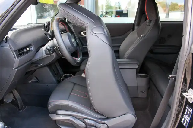 Mini Hatch view 14