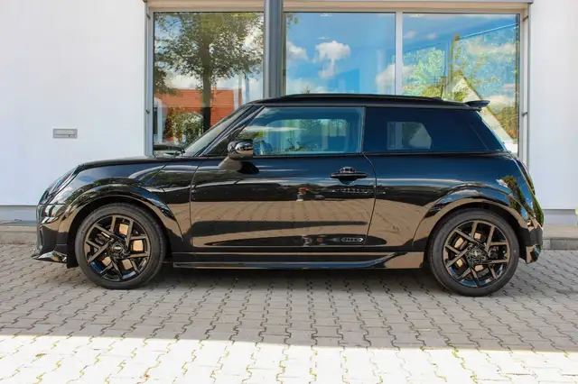 Mini Hatch view 8