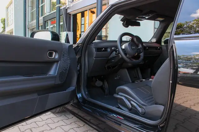 Mini Hatch view 9