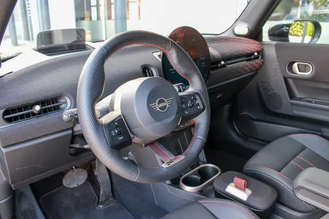 Mini Hatch view 12
