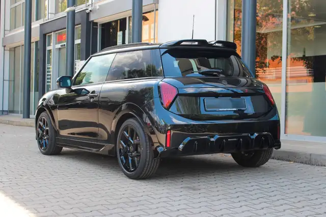 Mini Hatch view 7