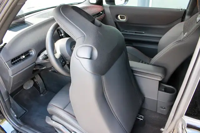 Mini Hatch view 13