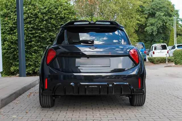 Mini Hatch view 6