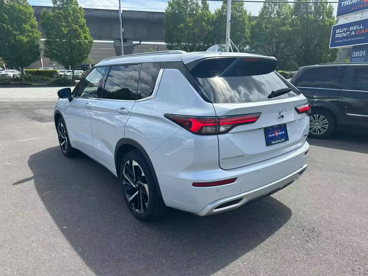 Mitsubishi Outlander снимка Mitsubishi Outlander
