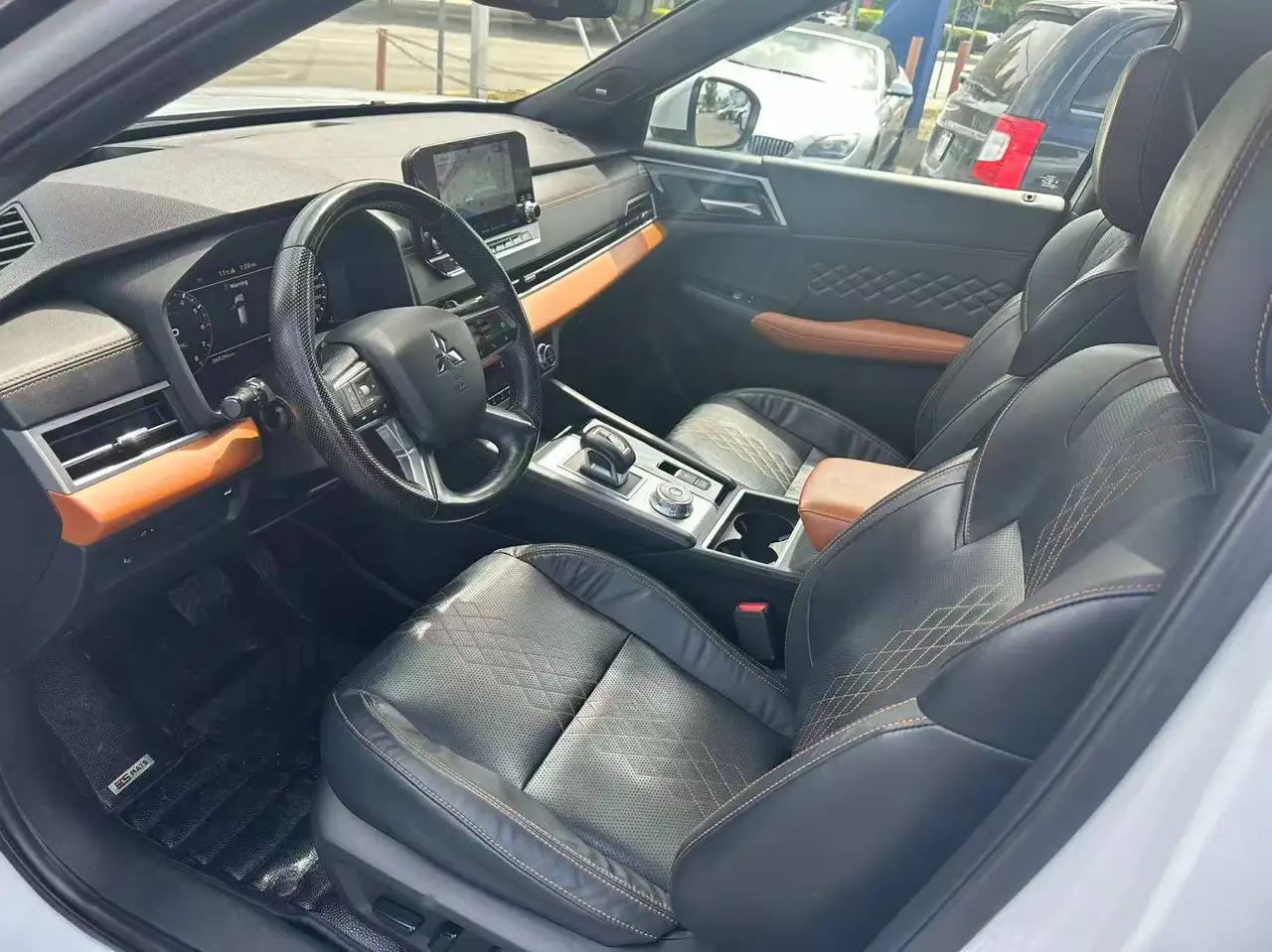 Mitsubishi Outlander снимка Mitsubishi Outlander