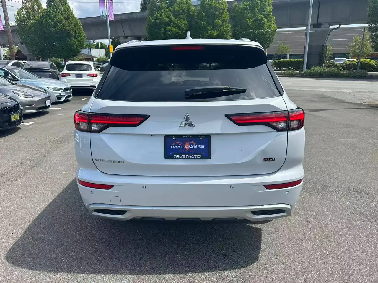 Mitsubishi Outlander снимка Mitsubishi Outlander
