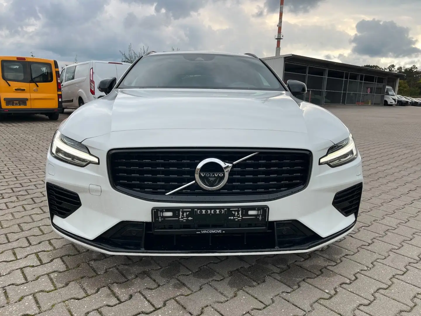 Volvo V60 V 60 T6 Twin Engine AWD R Design Plug-In (E6d) Weiß - 2
